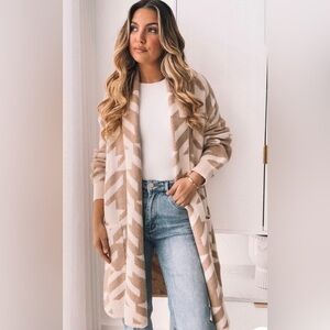 🎉 HOST PiCK Calligraphie long cardigan pink, gray, caramel & cream geometric